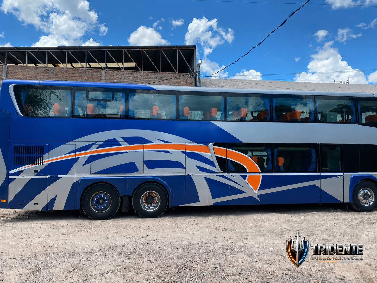 Volvo B450R 2018 — Colectivo usado, foto 2
