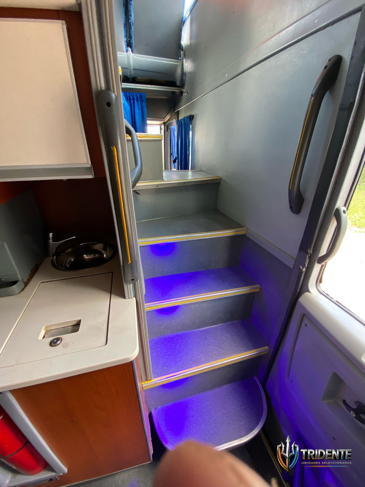 Volvo B450R 2018 — Colectivo usado, foto 3