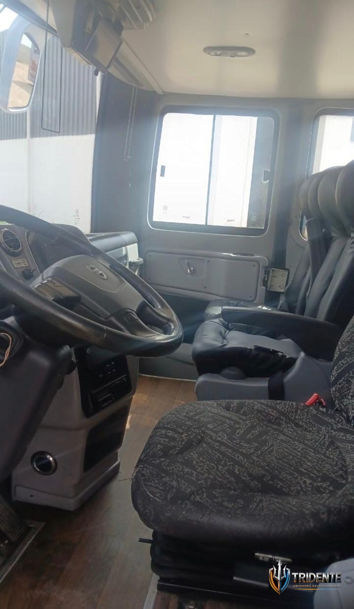 Volvo B450R 2023 — Colectivo usado, foto 8