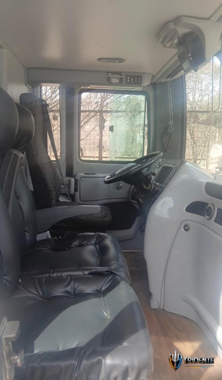 Volvo B450R 2023 — Colectivo usado, foto 7